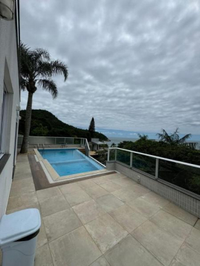 Casa no Estaleirinho com Piscina e vista mar
